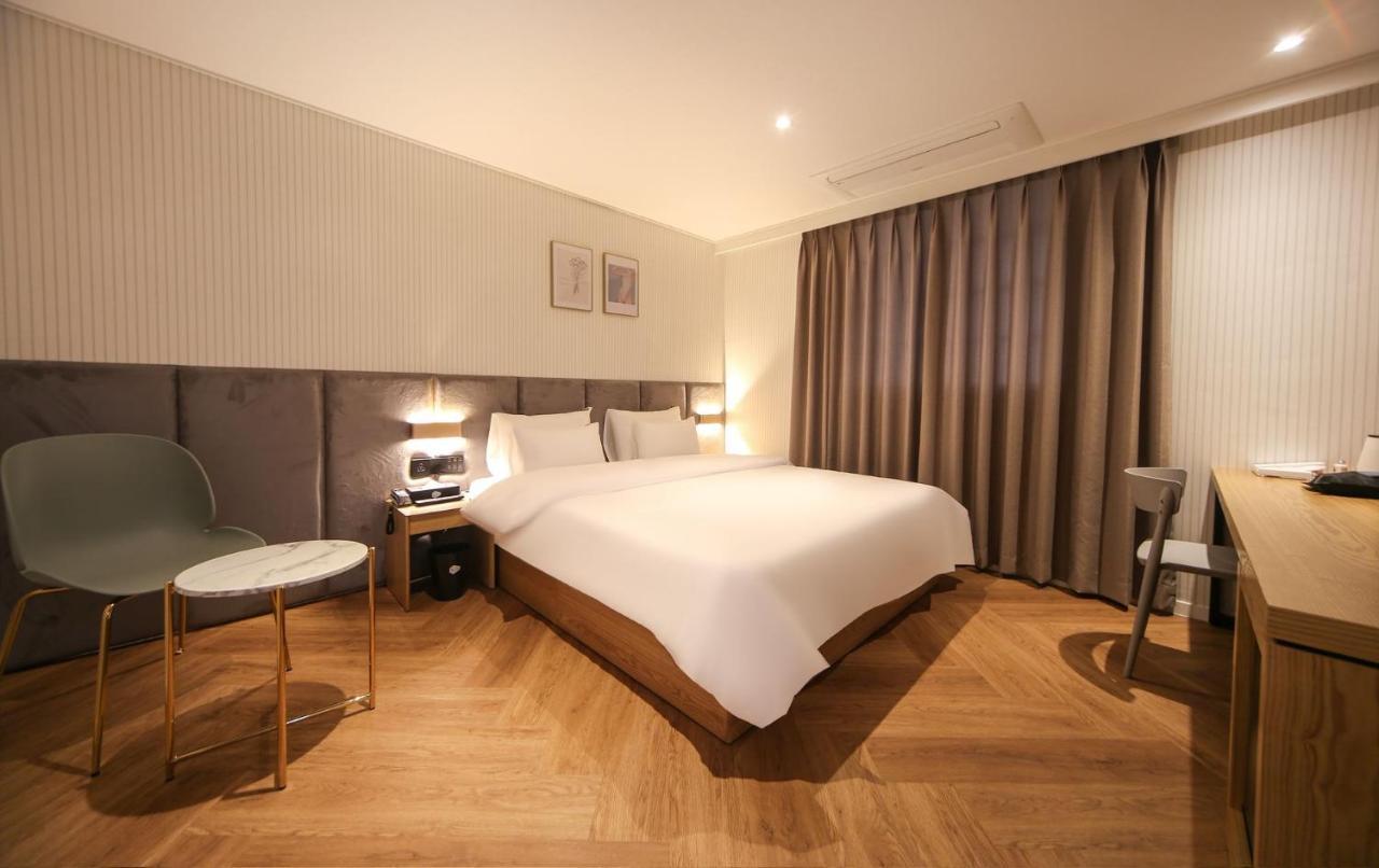 Hotel Lazy Heaven Changwon Extérieur photo