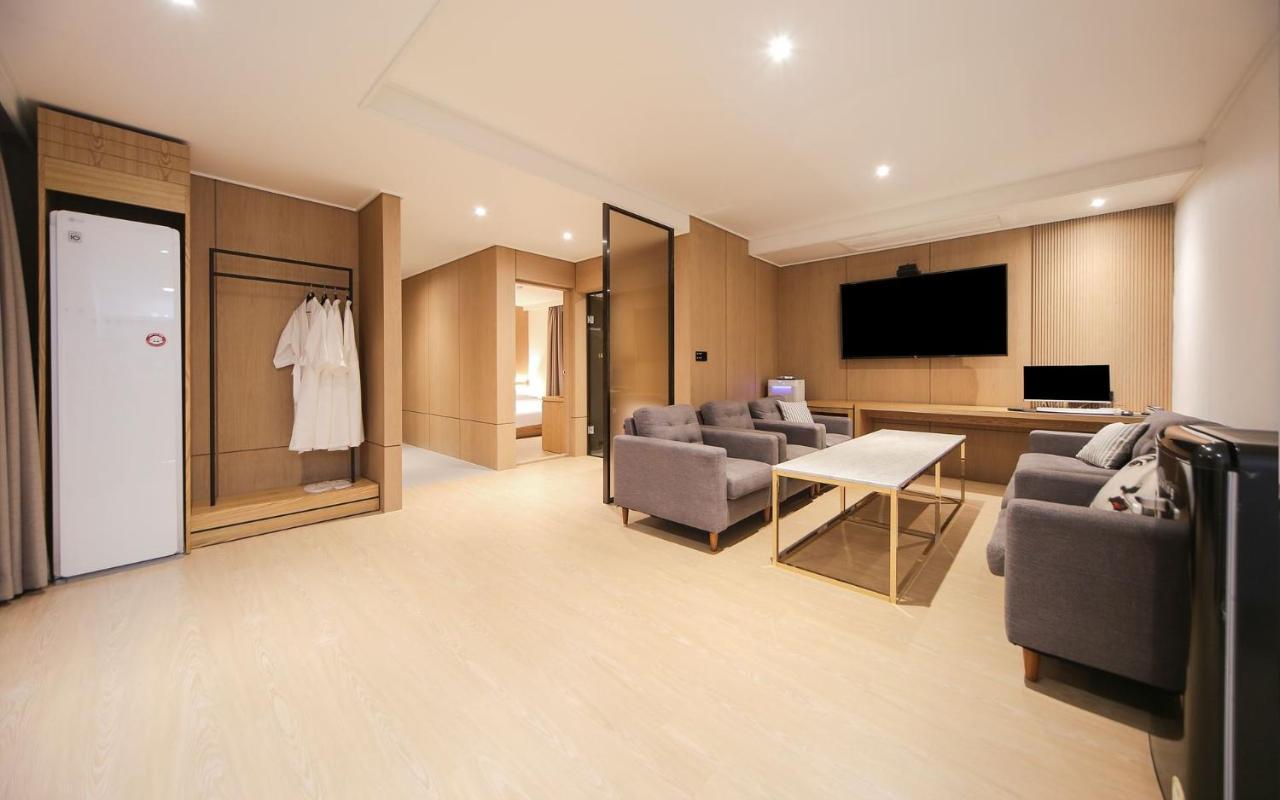 Hotel Lazy Heaven Changwon Extérieur photo