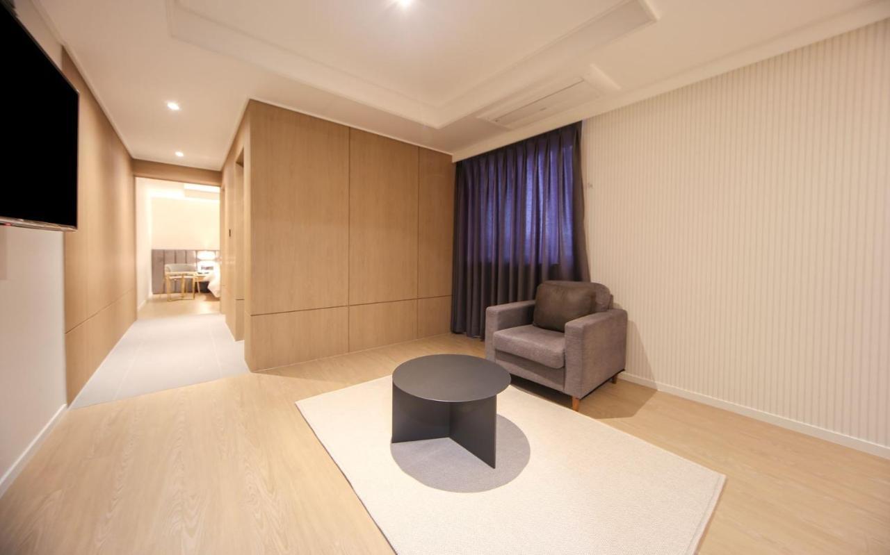 Hotel Lazy Heaven Changwon Extérieur photo
