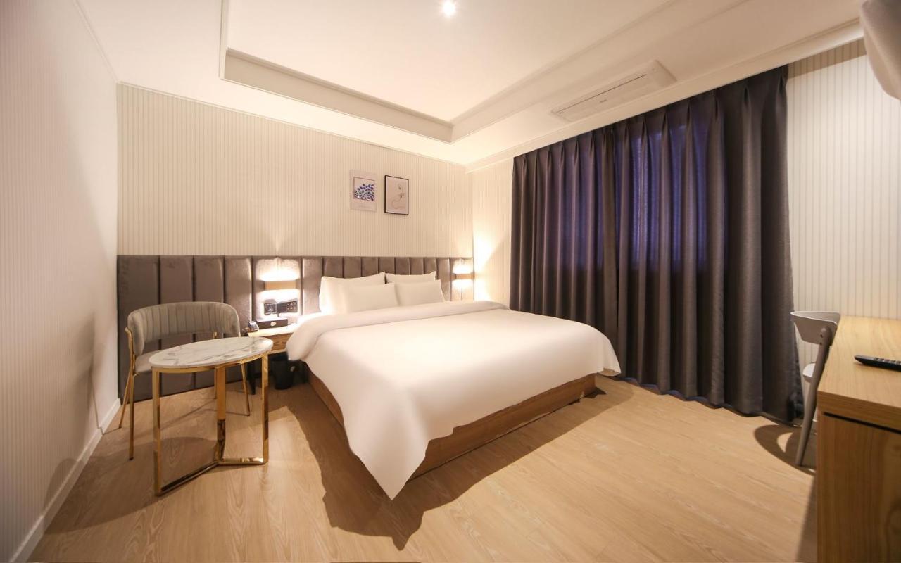 Hotel Lazy Heaven Changwon Extérieur photo