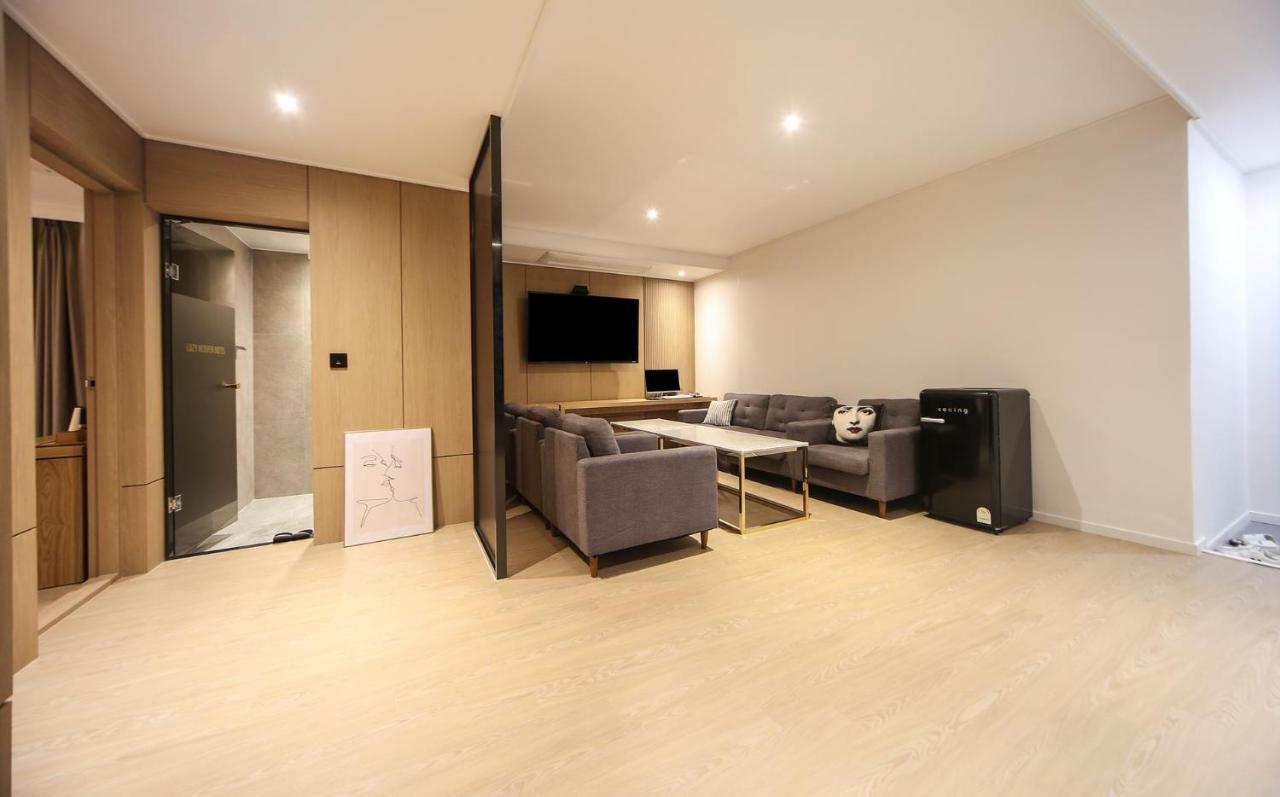 Hotel Lazy Heaven Changwon Extérieur photo